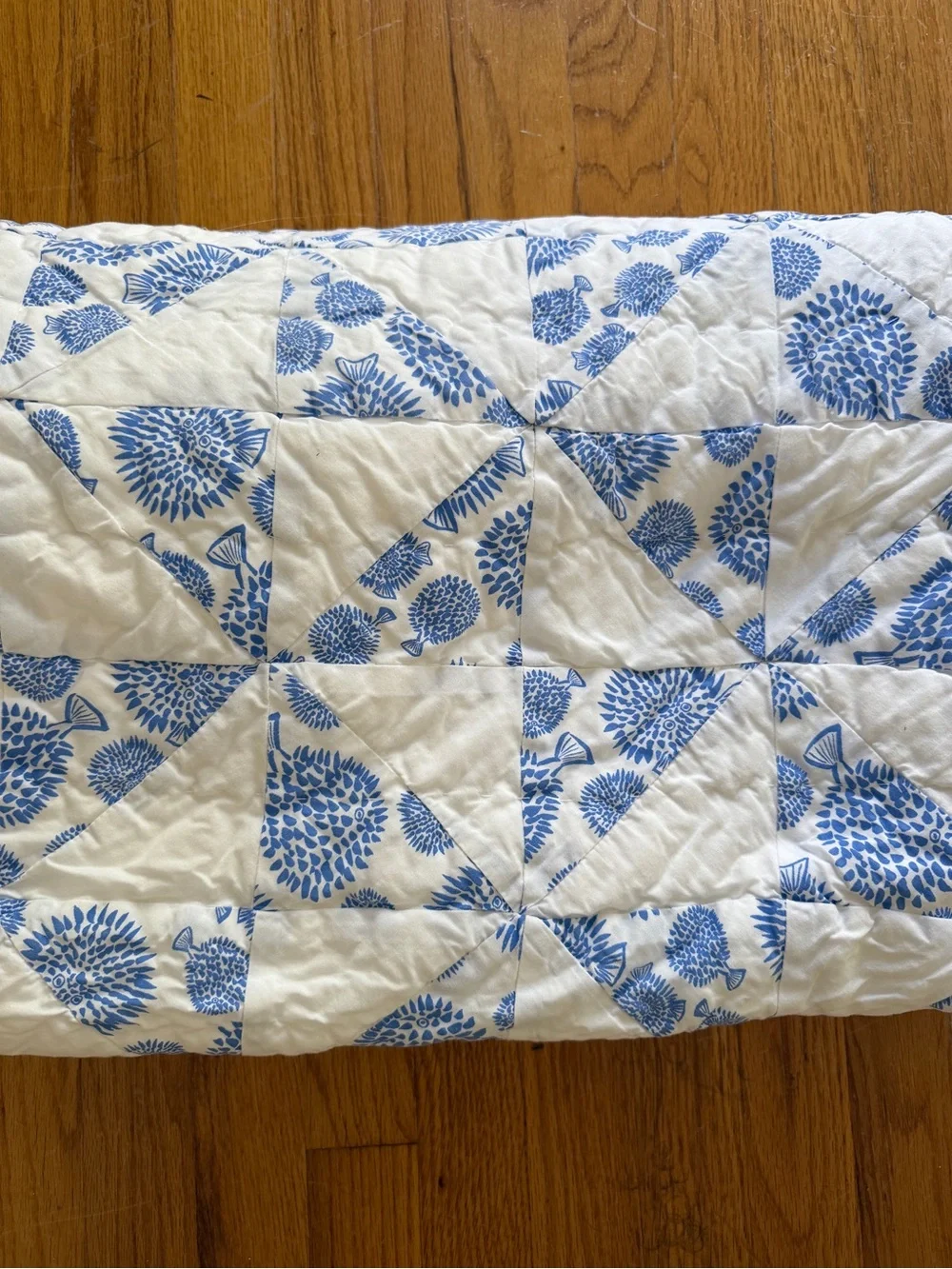 Lewis Home All Cotton Patchwork Quilt in Blowfish Pattern- Like New